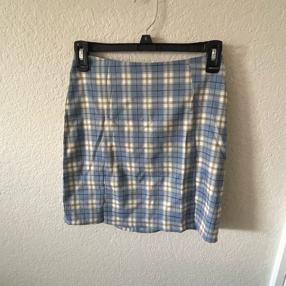 Plaid High-Waisted A-Line Split Short Skirt
Size: S
#highwaisted
#plaid
#skirt